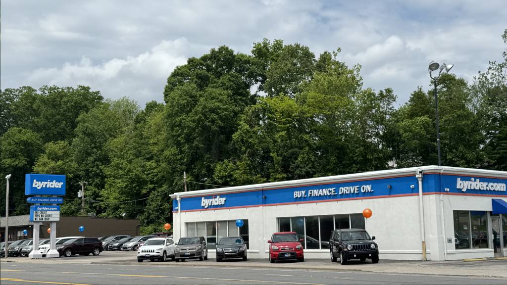 Buy Here Pay Here Car Dealership in Barboursville, WV